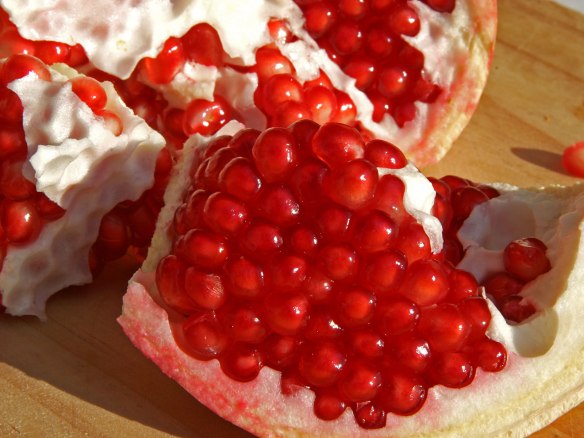 Pomegranate_close_up